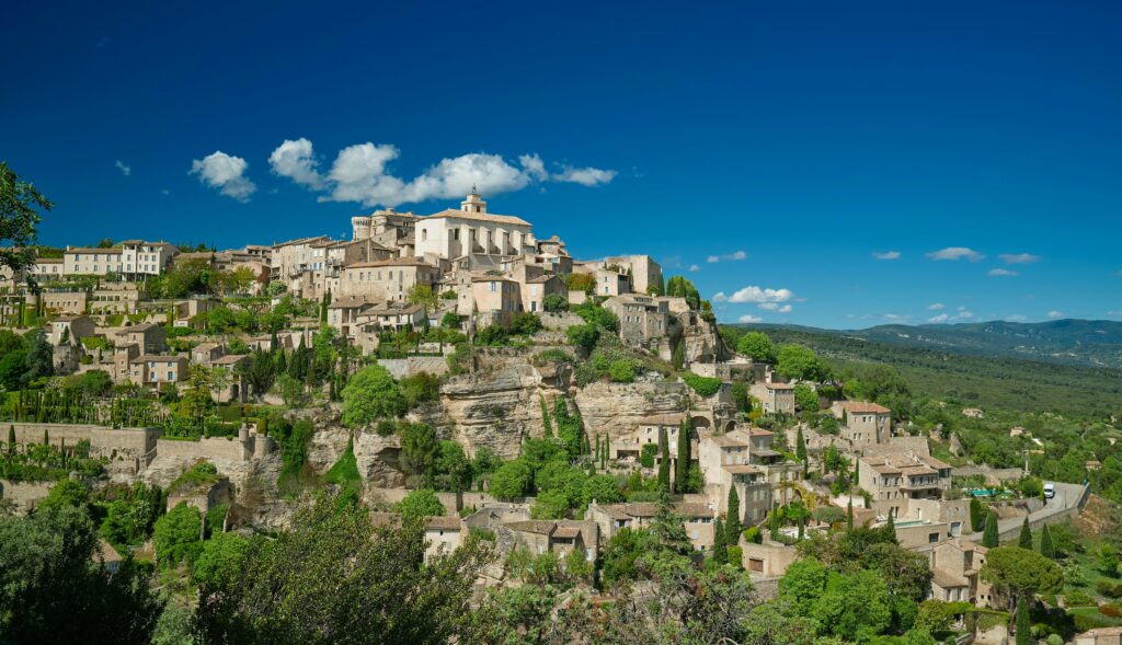 Gordes est un véritable trésor qui séduit les visiteurs avec son charme pittoresque